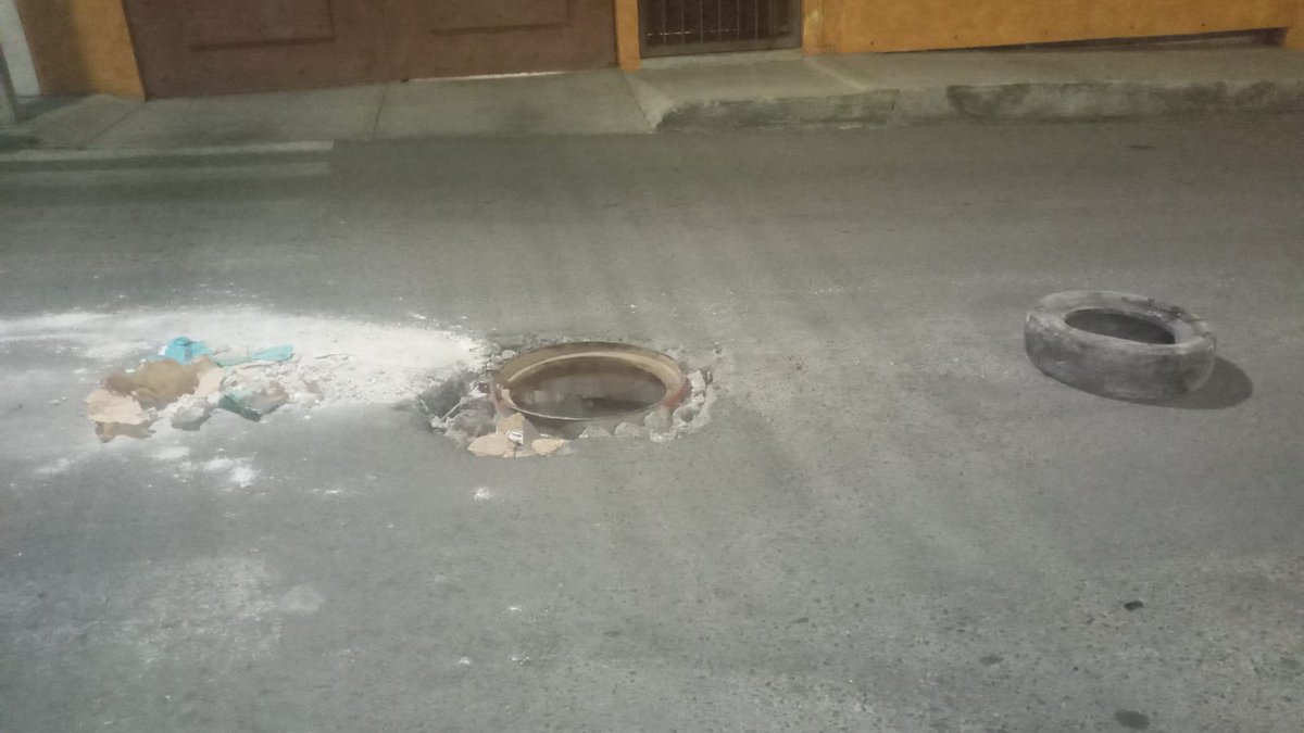 queretana70's tweet photo. Ayno !
Sí saben de lo qué hablan, @LupitaMurguiaG @agusdorantes 
Y esto solo es en cuanto a servicios se refiere, ni hablar de seguridad,TP y demás temas olvidados o es así como nos quieren mantener ?, especifiquen por favor. https://t.co/v33AYOk9vX