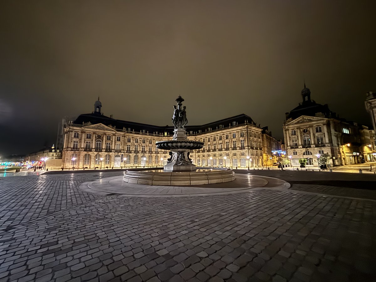 VLanovoy's tweet image. Ce fut un plaisir d&apos;effectuer le séjour en tant que professeur invité à @univbordeaux @CRDEI_33, où j&apos;ai dispensé des séminaires sur le contentieux international. Une expérience académique enrichissante, avec un accueil généreux des étudiants et des collègues. Merci et à bientôt!