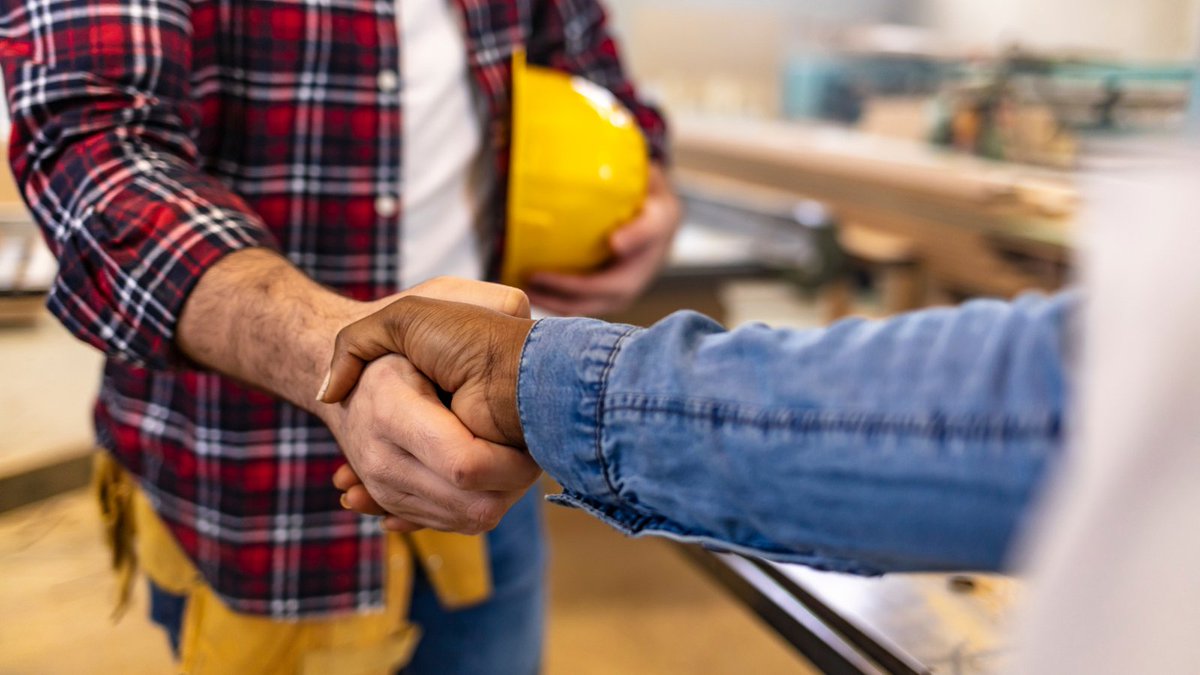 Tarion_ON's tweet photo. #DYK if you cannot get ahold of your builder or Tarion in an emergency and need to hire a contractor yourself, you are able to make a claim so that you are reimbursed for the costs. Be sure to keep all receipts and take pictures before and after the repairs are done. https://t.co/YNmNH1LN20