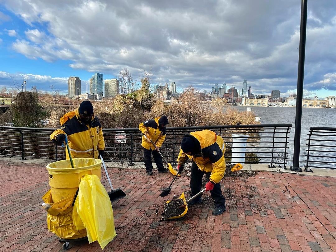 BlockByBlock's tweet image. A storm is no match for #camdennj 's #yellowjackets  ⛈️ 🐝 💪

Repost  🔁 from @camdendowntown 's Instagram

Yellowjacket Ambassadors hit the streets bright and early yesterday morning, tidying up the debris left behind after the intense storm. 

#stormcleanup