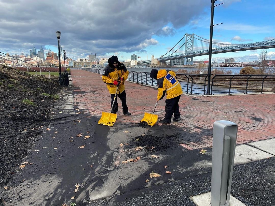 BlockByBlock's tweet image. A storm is no match for #camdennj 's #yellowjackets  ⛈️ 🐝 💪

Repost  🔁 from @camdendowntown 's Instagram

Yellowjacket Ambassadors hit the streets bright and early yesterday morning, tidying up the debris left behind after the intense storm. 

#stormcleanup