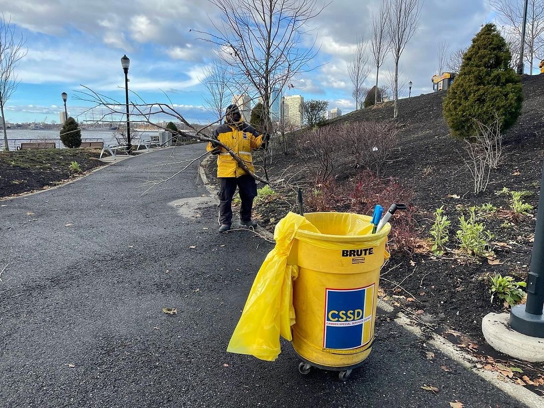 BlockByBlock's tweet image. A storm is no match for #camdennj 's #yellowjackets  ⛈️ 🐝 💪

Repost  🔁 from @camdendowntown 's Instagram

Yellowjacket Ambassadors hit the streets bright and early yesterday morning, tidying up the debris left behind after the intense storm. 

#stormcleanup