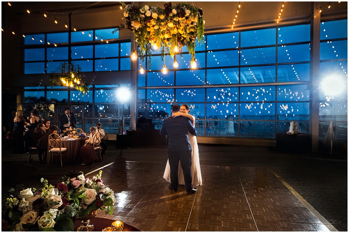 ladevents's tweet photo. Last dance under our floral chandelier. Love this image!
#maineweddingplanner #maineflorist #weddingdesign #eventlightinganddecor #eventlighting #weddingflorist #wedding #maineweddings #oceangateway #oceangatewayweddings #focusphotography https://t.co/IC7yfu57c3