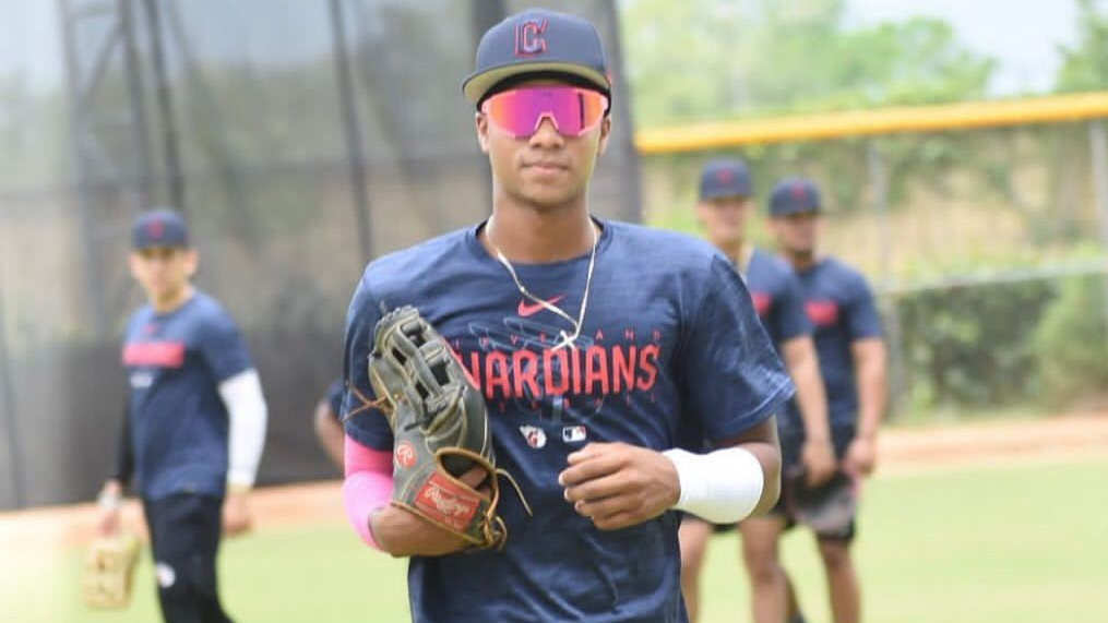 The Guardians have agreed to terms with 17-year-old Dominican outfielder Roberto Arias, No. 13 on the Top 50 International Prospects list.

More details: atmlb.com/48BifD2