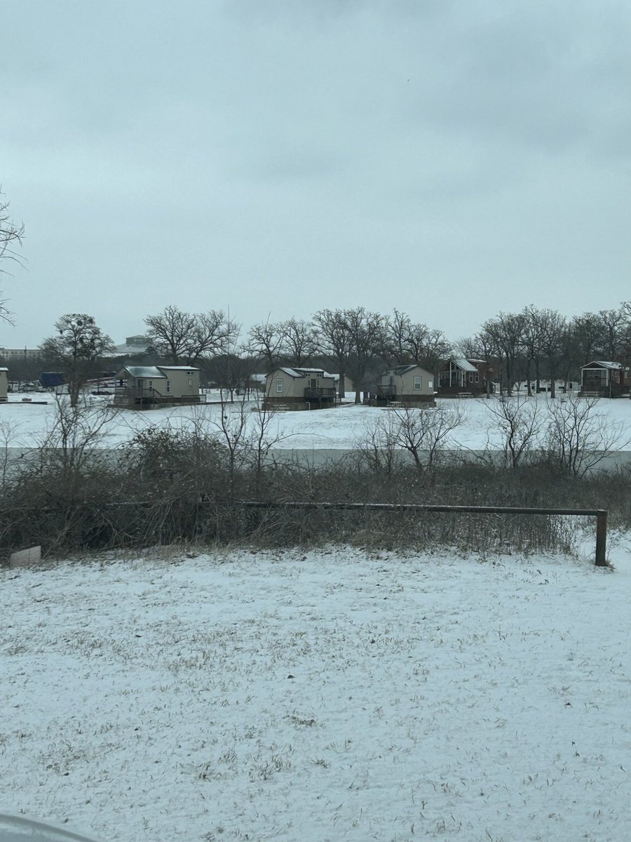 LesliWare1's tweet photo. Lake effect snow today makes for beautiful views ⁦@gograpevine⁩ ⁦@GrapevineTXCity⁩ https://t.co/isEWQ5rD2o