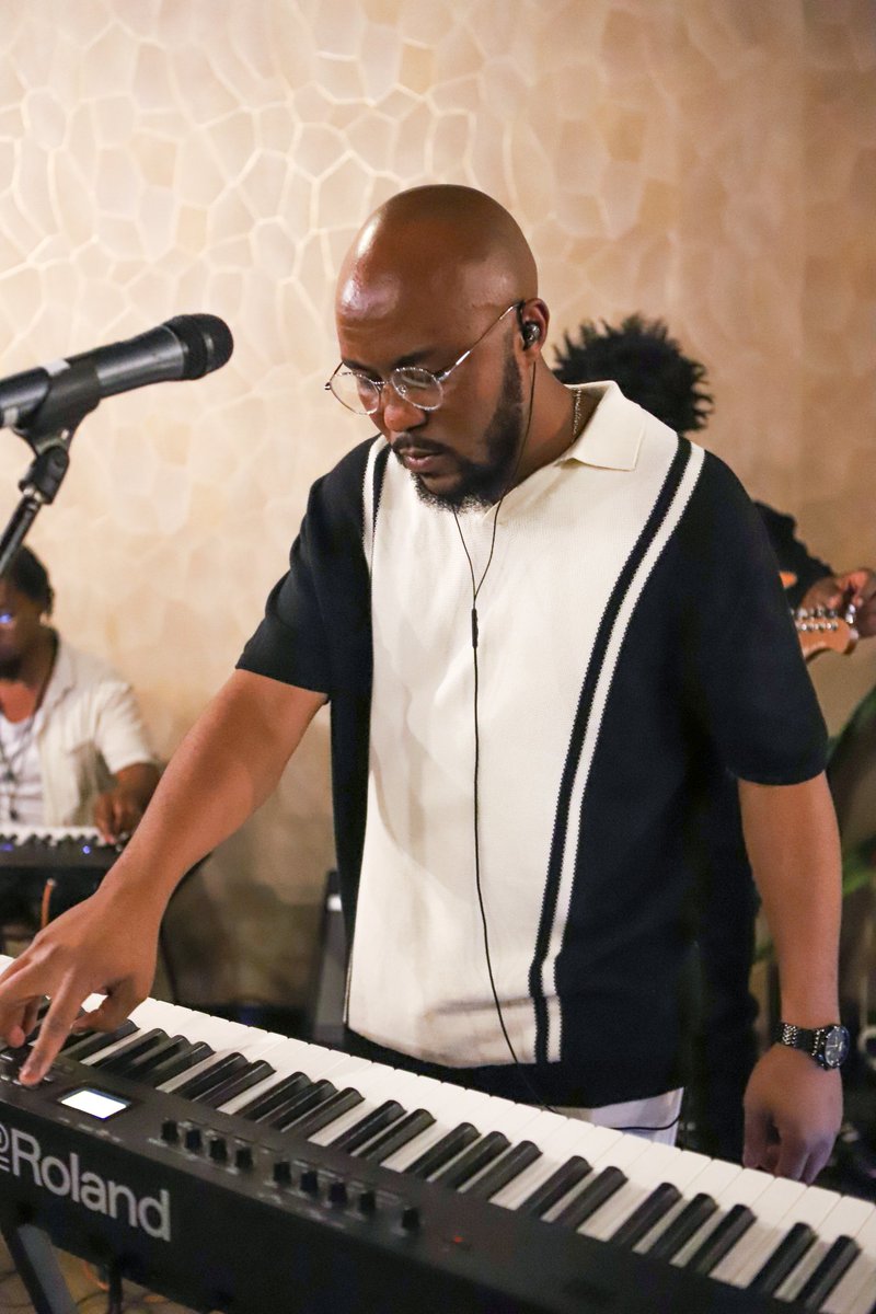 nhlonipho_lihle's tweet photo. Focusing on what I want to celebrate and do more in 2024! Performing Live and sharing my music to with the world ππΏβοΈ S/O @rolandmusicsa πΉπΉππΏππΏππΏβ€ here is to a prosperous year ahead βοΈβοΈβοΈπππ #selemo https://t.co/dtxu3ILInW