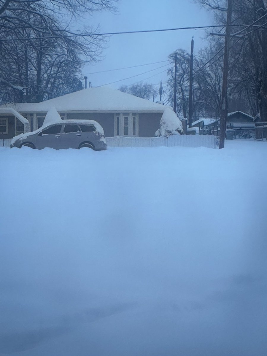 cmtfce's tweet photo. Snowed in https://t.co/qW4ownUQDx