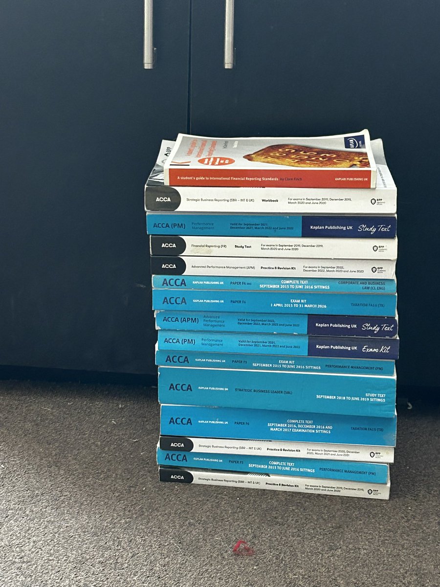 I passed my final ACCA exam. I’m officially qualified and done with the books 📚. I’m so incredibly proud of myself for achieving this milestone

I was incredibly lucky to have a fantastic family support around me and some pretty epic tutors to guide me to this accomplishment.