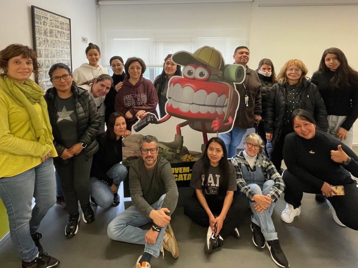 Els alumnes del curs Bàsic 3 del matí es comprometen amb el català!😍
✔️Parlar en català a les botigues, amb el net, amb el cunyat, amb els usuaris dels centres cívics...
✔️Escoltar música i pòdcasts en català.
✔️Llegir llibres i diaris en català.

I tu, t'animes a fer-ho?