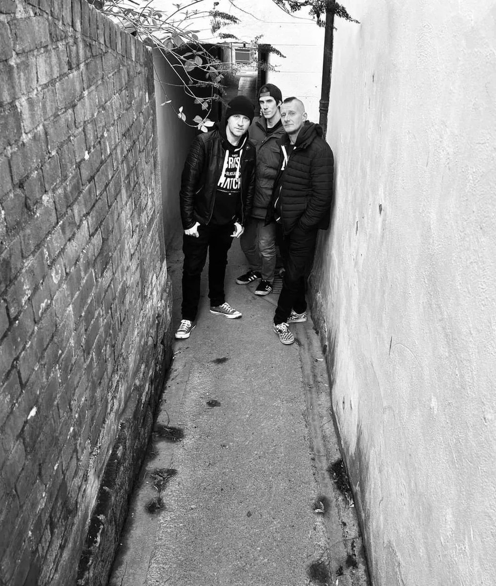 LoGOz_UK's tweet photo. 2/2 Massive thanks to Iain Murray for drum supply and driving and of course Mr Ally Lee at the helm! Cheers much appreciated 🙏Happy days 🤘🎸🎸🥁🎤 🚐
@LoGOz_UK @PeeshNE63 @paullogoz @millstudios
#logoz #logozmusic #unsignedartist #rock #music #newmusic #breakingbritain2024 https://t.co/xwJUGg45Na