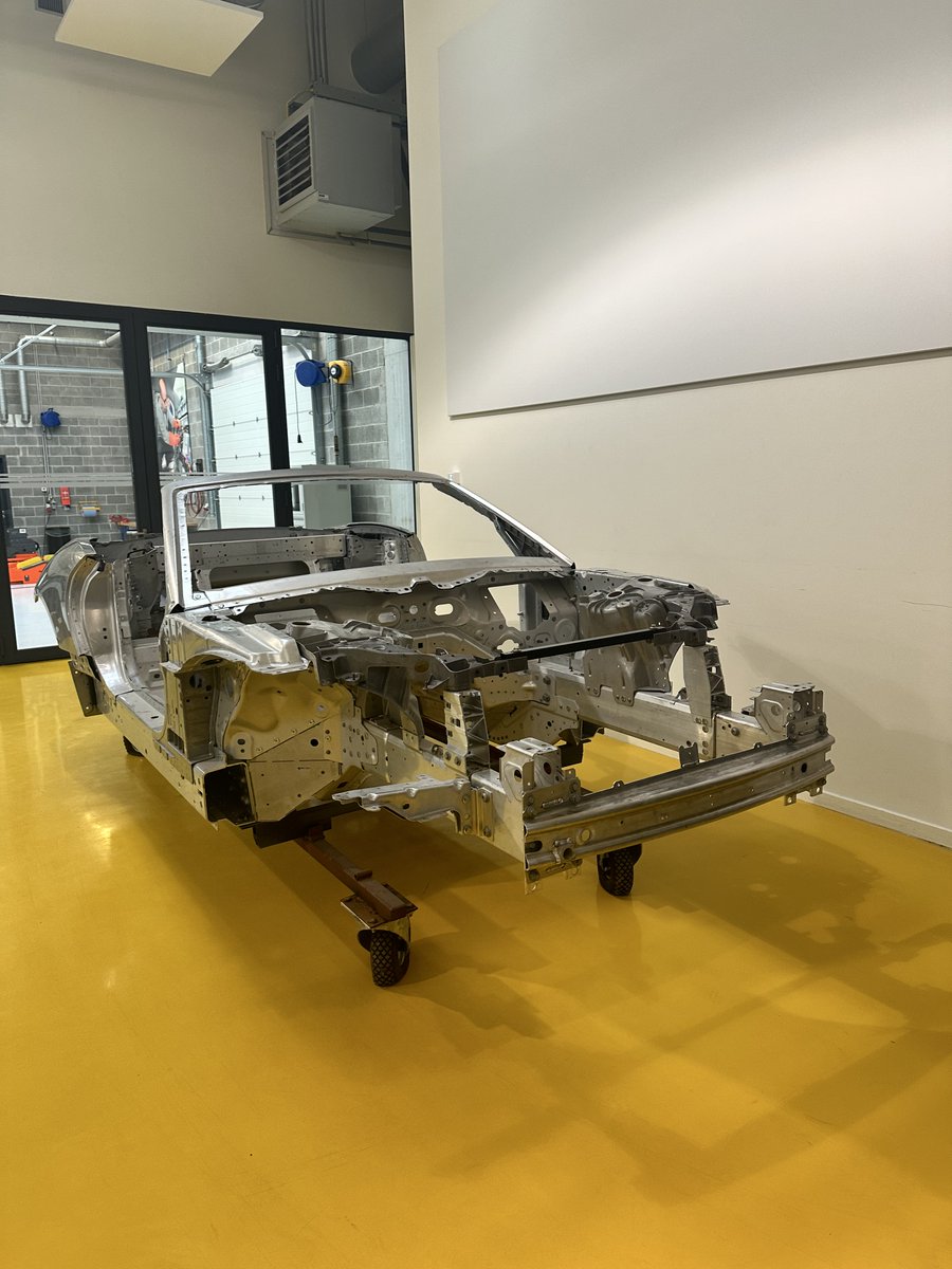 vanvin74's tweet photo. Vandaag bezoekje gebracht aan state-of-the-art opleidingscentrum van #Educam - sectorfonds voor garagesector. Hopelijk binnenkort ook toegankelijk voor uitzendkrachten... 🤞 @Travi_Be https://t.co/WuRNnmr4Ht