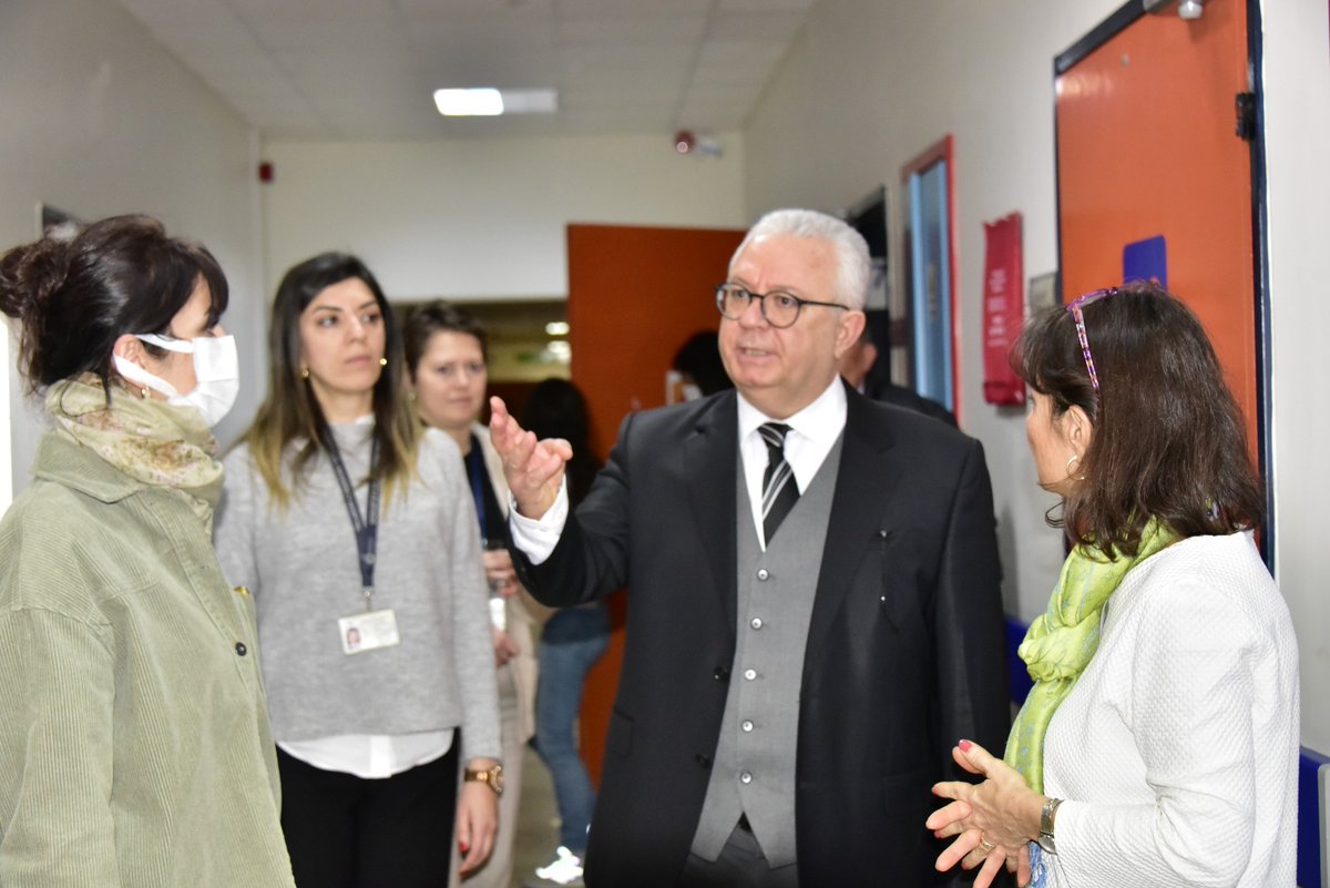 #deuhastanem  Başhekimlik üst yönetimi; kan merkezi🩸birimine gerçekleştirdiği ziyarette birim personelleriyle hizmet süreçlerini geliştirme konusunda fikir alışverişinde bulundu.
