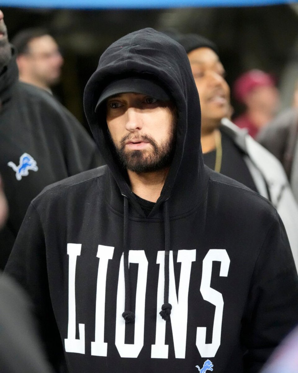 📸 Eminem at #LARvsDET (Without watermark)