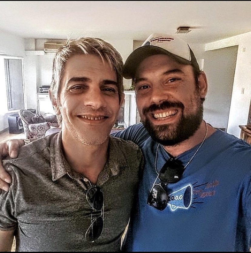 Andan diciendo por instagram qué Echarri no quiere que se difunda esta foto !!! Que hacemos ?