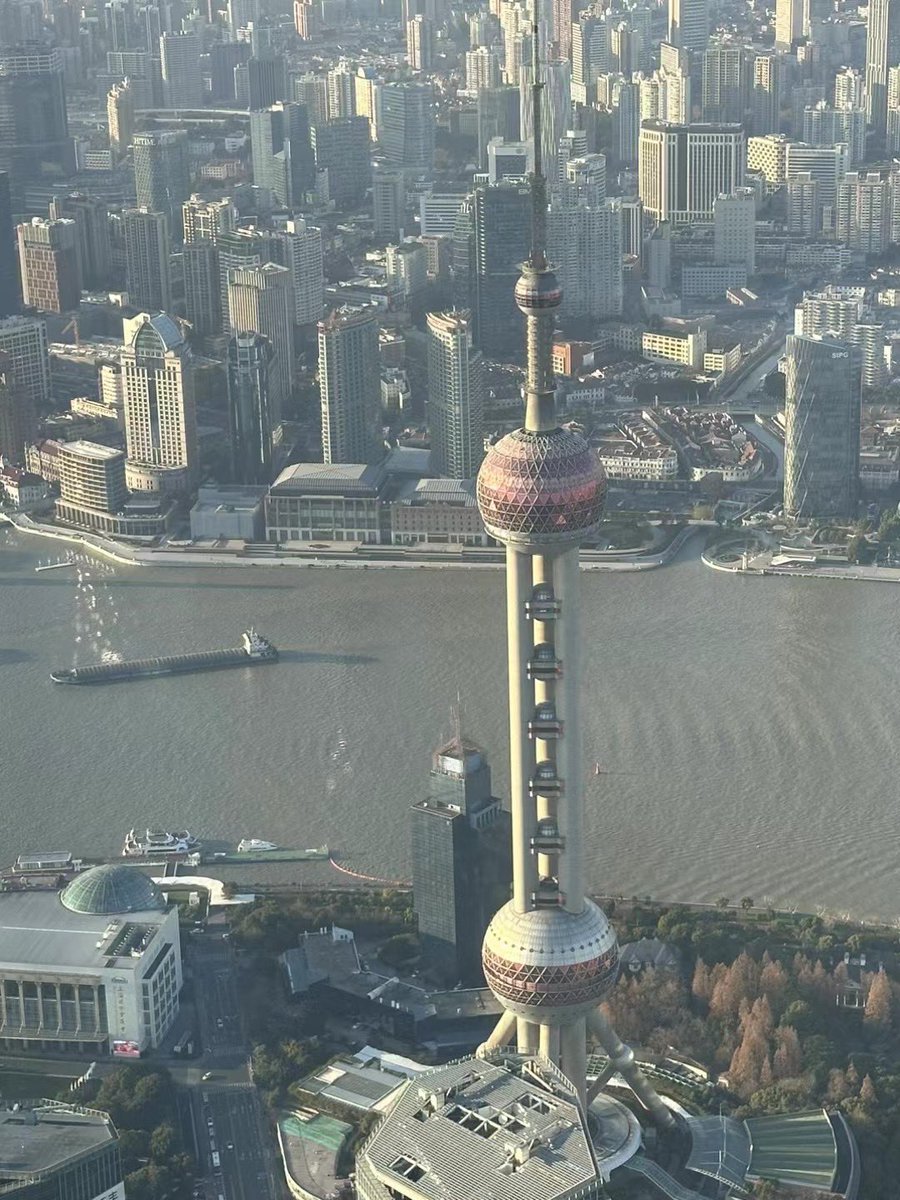 Xianer1998's tweet photo. 中国第一高楼—上海中心
The Center of Shanghai https://t.co/qY5uY85lES