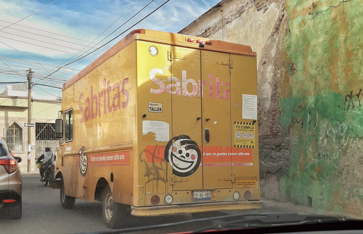 jkh07's tweet photo. ha llegado a tu TL la camioneta repartidora dorada de Sabritas, ésta tiene las 2 puertas cerradas! dale like y tus bolsitas de papas tendrán menos aire. https://t.co/N2FIsmbAPe