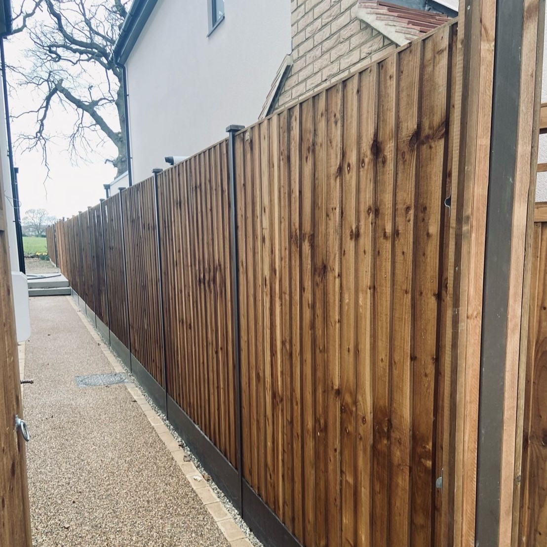 lemonfencing's tweet image. The Protek 1000 security fencing system provides a practical boundary fence whilst also being aesthetically pleasing. We hold some sizes in stock at our Hockley branch in the powder coated green finish RAL 6005. Please contact 01702615333. #Protek1000 #Vmesh #Security #Southend