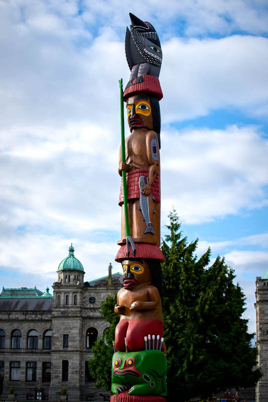 #OTD in 1990, the Knowledge Totem Pole, carved by Master Carver Cicero August, was raised on #BCLeg grounds to commemorate Victoria's hosting of the 1994 Commonwealth Games. It was refurbished in 2017 and again 2021. Learn more: bcleg.ca/3wef9DC.
#BChistory