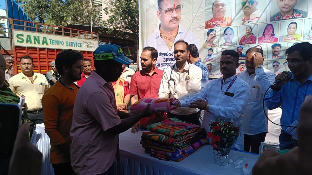 AnkitIndia8's tweet photo. Today celebrated sankranti with needy people by donating blanket, khichdi, medical camp in presence of #hasmukhgehlot ji deputy mayor,#dimplemehta ji&amp; @advtarun1 ji
#udaanwelfarefoundation
@DhirajRMishra21 
@iNarendraMehta 
@Mirabhytweets 
@NBT_AMIT https://t.co/alL6ON3kkt