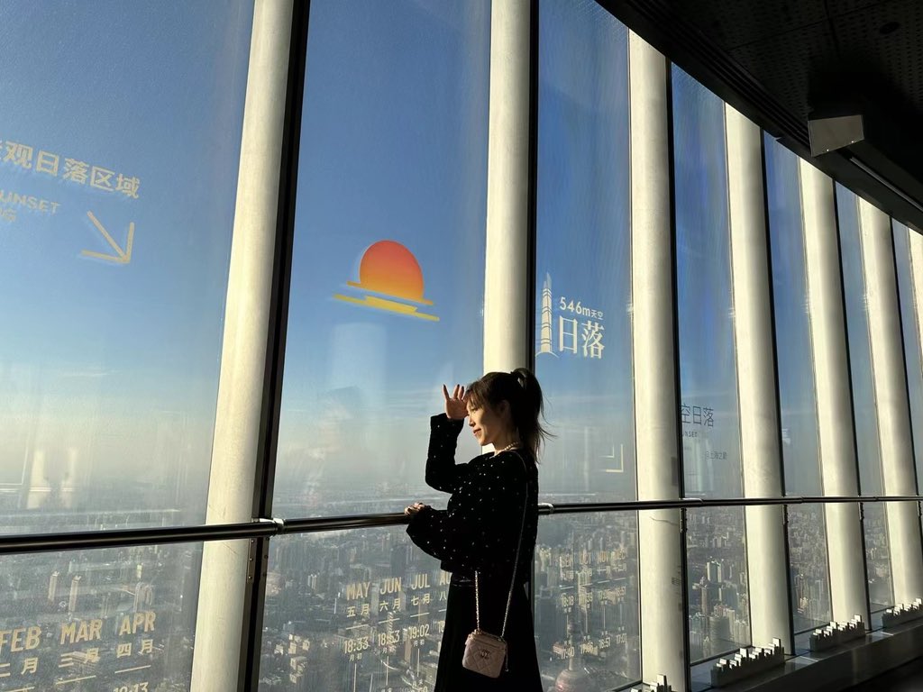 Xianer1998's tweet photo. 在中国第一高楼上海中心看日出🌅 https://t.co/EmqAu4m0NJ