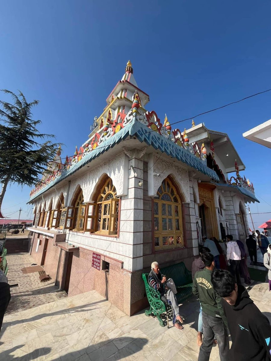 Isandeepkverma's tweet photo. Murari devi temple sundernagar Himachal Pradesh. In the colonial era, the British government decided to build shimla on this hill. But due to a lot of water beneath this hill, they ended up building shimla where it is today. 

Follow us for more such content
#stylerug #Sanatani https://t.co/MiLtvDgs1d