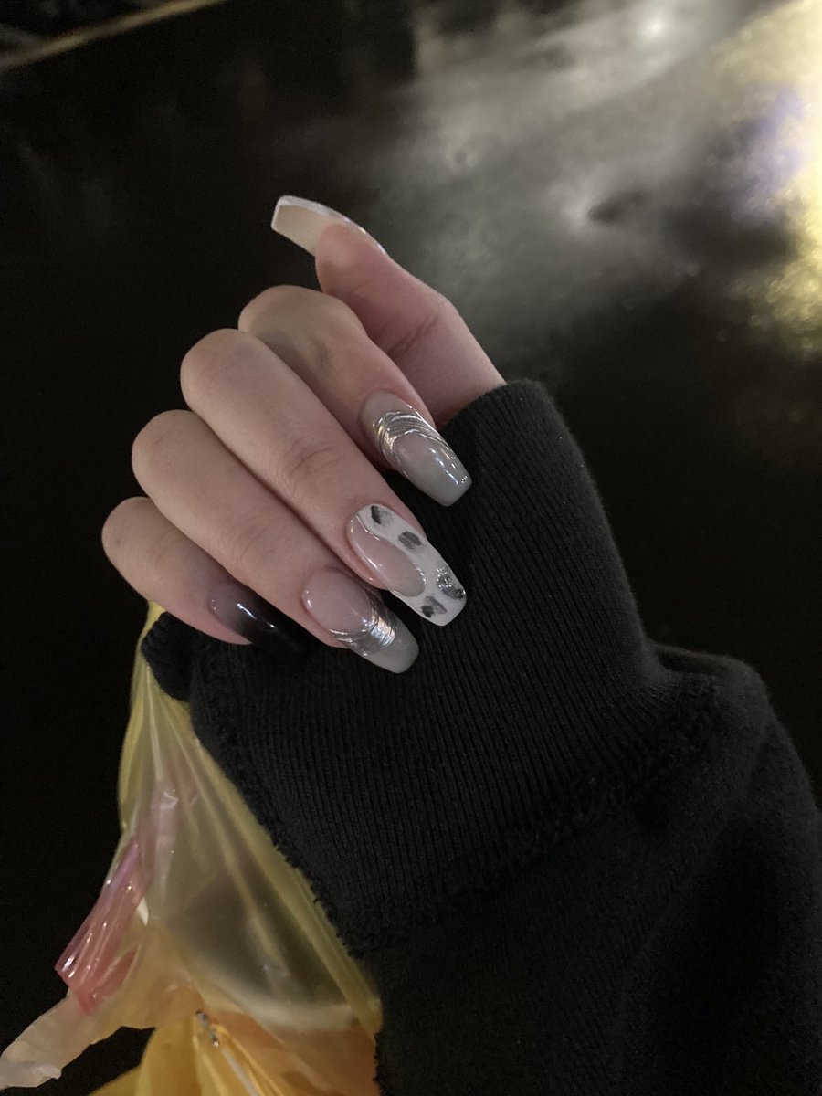 下星期要去約廢了好開心🥳🥳🥳

今天做了新指甲
明天要染頭髮😁

超期待🥰 https://t.co/JnfiTD3Wvi