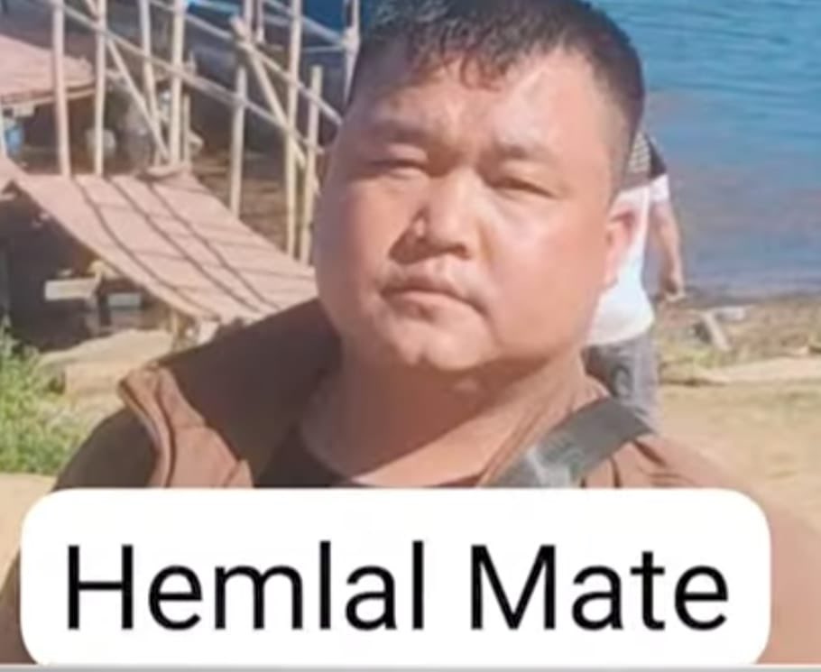 nareshchandra_1's tweet photo. Two wanted criminals who murdered SDPO of #Moreh Police Station got nabbed this evening by @manipur_police and are being interrogated! See the reaction of two communities of Manipur:
1. In the first video one can see the #Kukis come out to harass the Indian Army personnel who are just doing their duty and here they are pleading with the women who are hell bent on blaming them I don’t know for what! After all those nabbed are accused of cowardly killing a brave police officer by shooting him from far off with a sniper gun.
2.. This is in stark difference to the #Meiteis in the second video who are gathered to demand that the guilty be brought to justice!
In the next few days we will see how strong is the Indian executive and justice! We are hopeful that SDPO Anand will get justice after all 🫡
#Justice4SDPOAnand
#KukiWarCrimes
#ManipurUnderKukiAttack
#MeiteiFightsBack