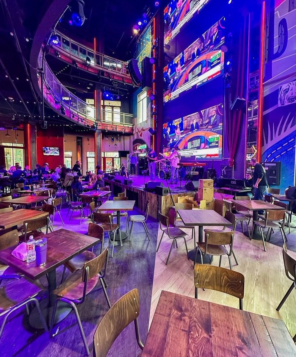 KevinRega's tweet photo. 🤠 @blakeshelton 's Ole Red Las Vegas opens the doors at 11am today.
There has been so much love and support coming from so many people not just in the city but everywhere and I CANNOT THANK YOU ALL ENOUGH FROM THE BOTTOM OF MY HEART.
RSVP at Krega@olered.com 
@OleRed https://t.co/58CglL9WrK