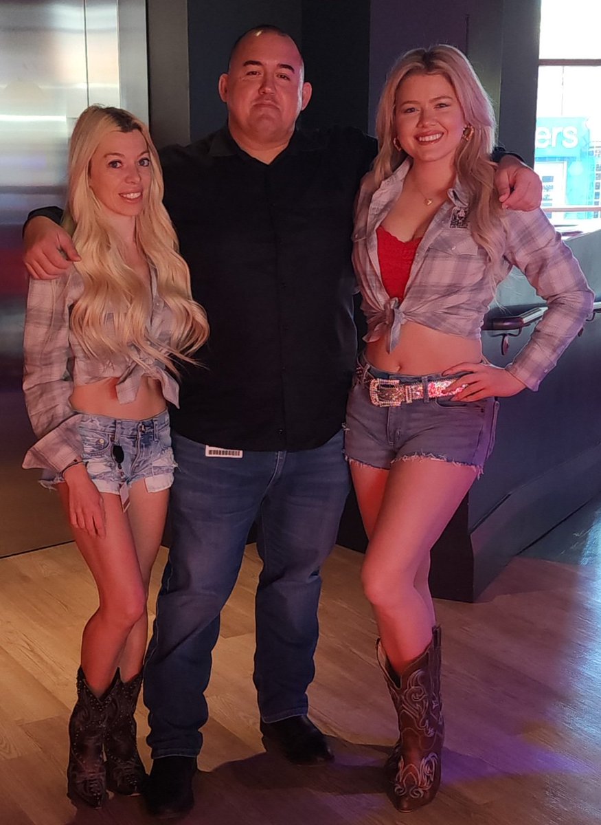 KevinRega's tweet photo. 🤠 @blakeshelton 's Ole Red Las Vegas opens the doors at 11am today.
There has been so much love and support coming from so many people not just in the city but everywhere and I CANNOT THANK YOU ALL ENOUGH FROM THE BOTTOM OF MY HEART.
RSVP at Krega@olered.com 
@OleRed https://t.co/58CglL9WrK