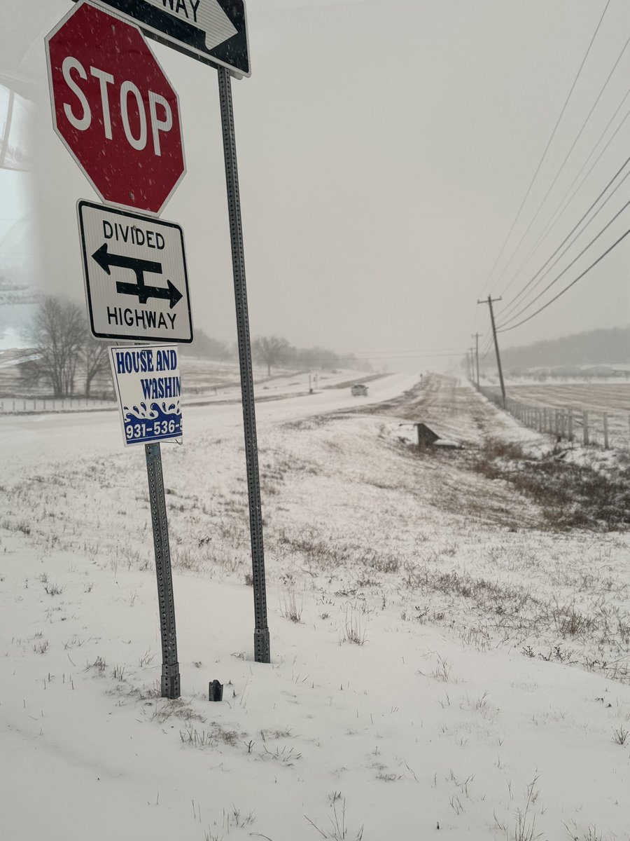 Hayl3y19's tweet photo. Drivers In TN 🥲 we can’t see the road!
@ryanhallyall @WKRN https://t.co/Vaongr0B0C