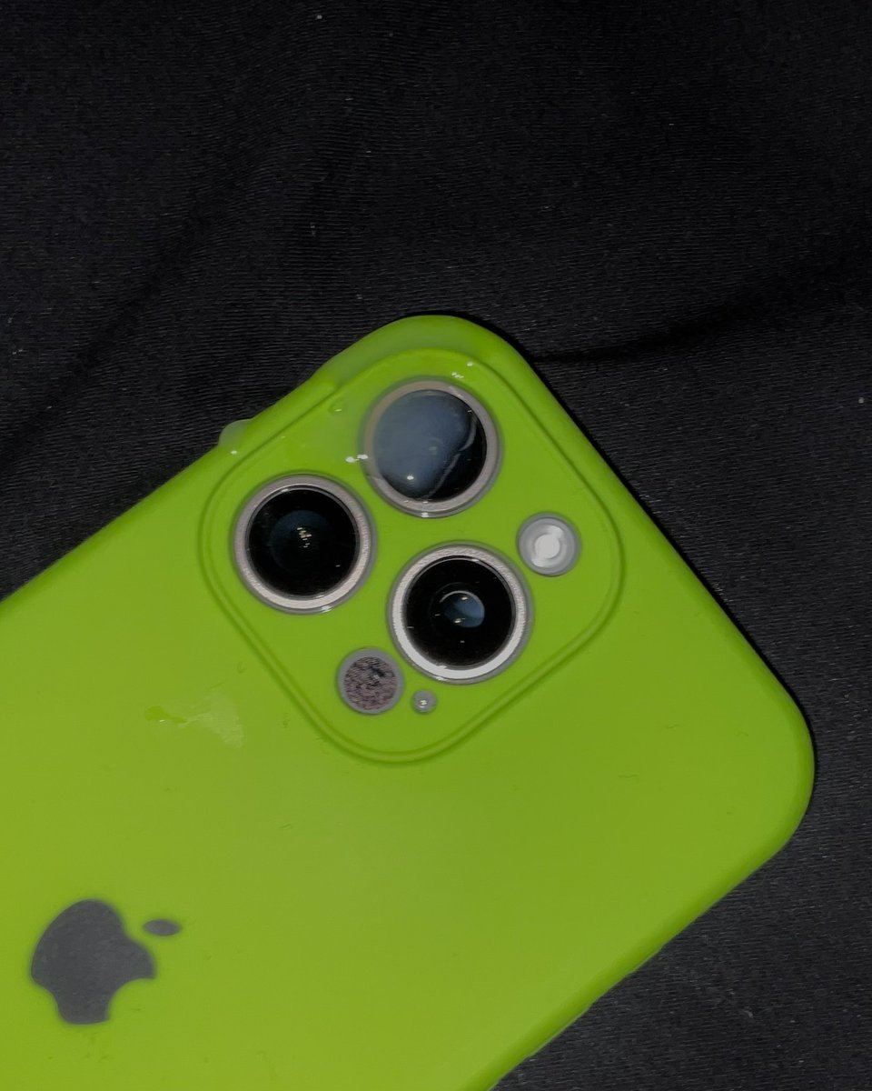 拿着手机看porn打飞机  射太远 结果喷在镜头上了