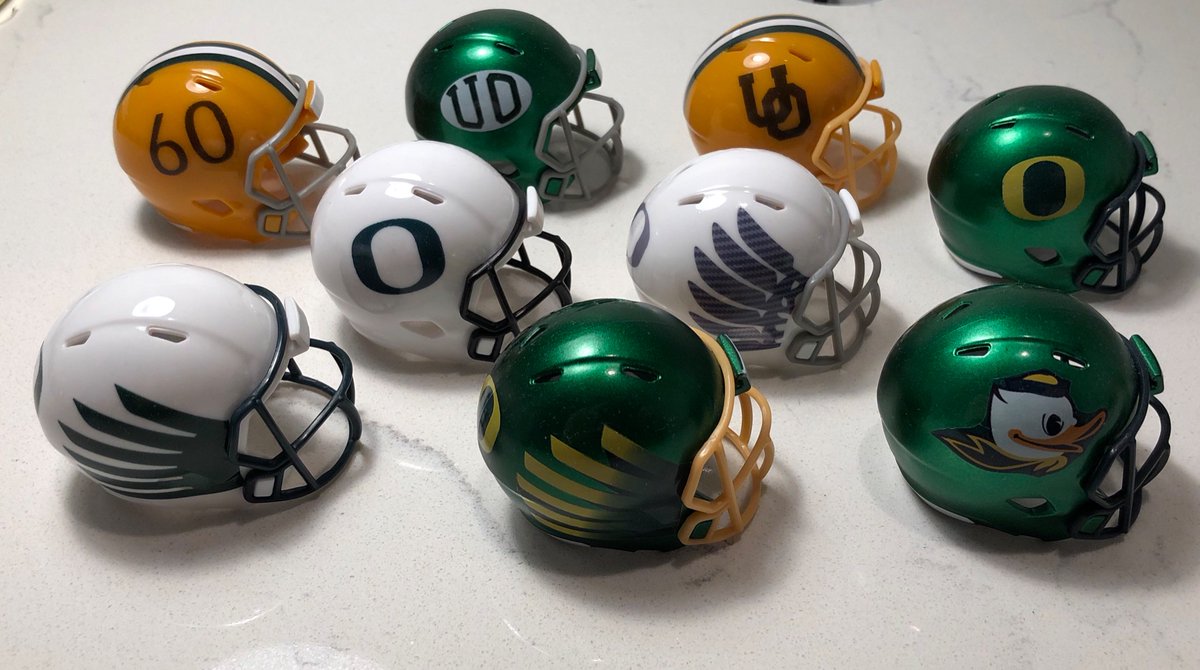 🚨 NEW mini helmet team set: • OREGON 1961-66 yellow numerals 1968 green UO 1978-94 yellow UO 1999-23 green 2007-10 white 2012-14 steel wings 2016 Duck 2021-23 white wings 2022-23 green wings Message for info/ordering