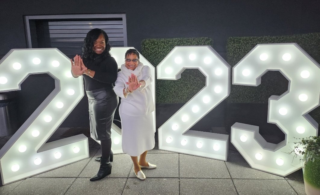 PrincipalDrH's tweet image. "And with a smile"...thank you for doing the work in education sorors....#AKA1908 #AKAeducators 🩷💚