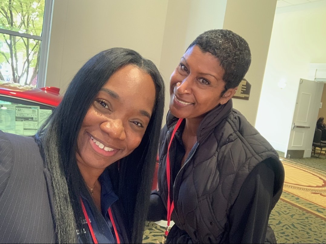 PrincipalDrH's tweet image. "And with a smile"...thank you for doing the work in education sorors....#AKA1908 #AKAeducators 🩷💚