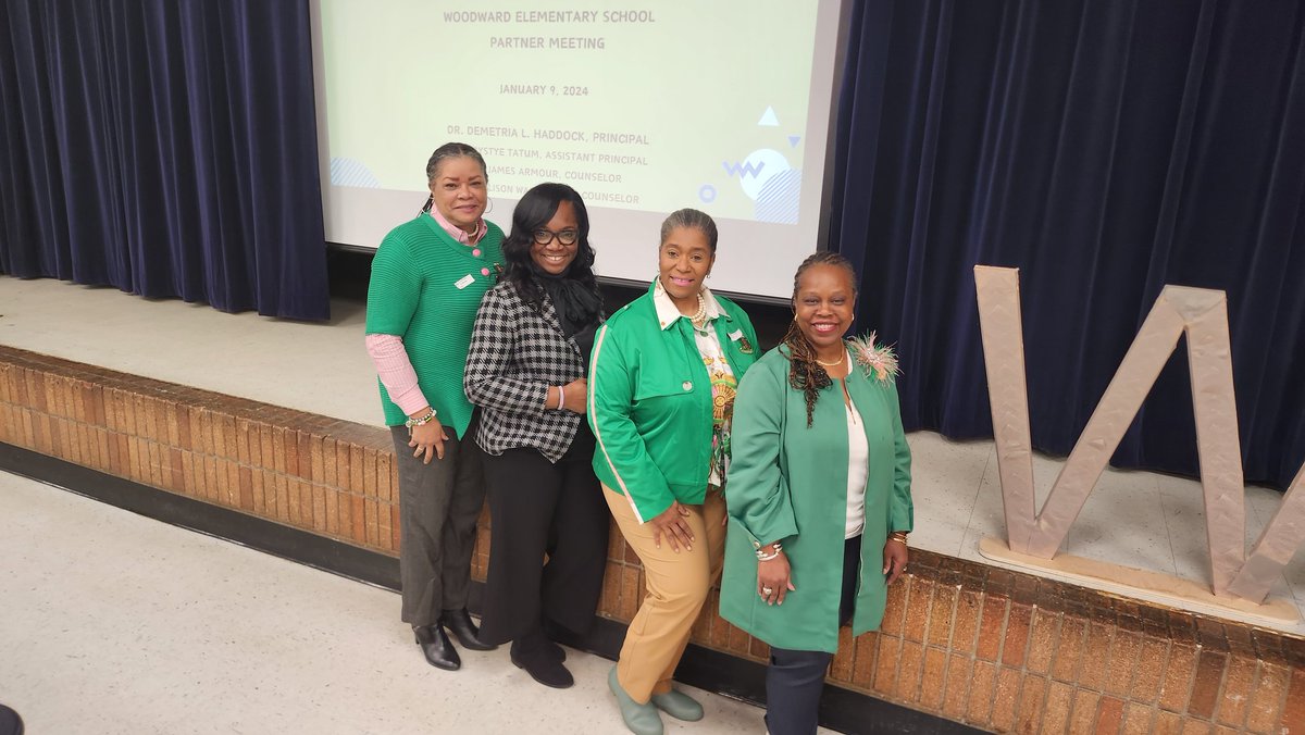 PrincipalDrH's tweet image. "And with a smile"...thank you for doing the work in education sorors....#AKA1908 #AKAeducators 🩷💚