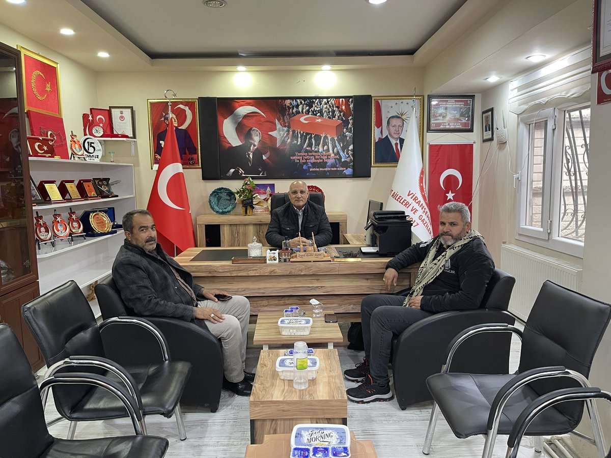 MucahitSeyyid's tweet photo. Kıbrız şehidimiz Atilla Türk’ün kardeşi Atilla Türk ve Anıt mahalle muhtarı Ahmet Evcik bizleri ziyaret ettiler.ziyaretlerinden dolayı kendilerine teşekkür ederiz. https://t.co/rt1dXAGPKl
