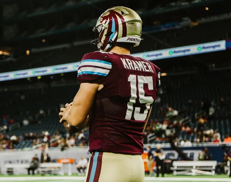 JamesLarsenPFN's tweet photo. #UFL Super Draft Round 5 Recap:

San Antonio: OT Dareuan Parker
Memphis: WR Lee Morris
Houston: LS Logan Klusman
St. Louis: OL Abdul Beecham
Michigan: P Kyle Kramer
DC: OT Adonis Boone
Arlington: WR Juwan Manigo
Birmingham: LS Ryan Langan https://t.co/yUzvnCUrig