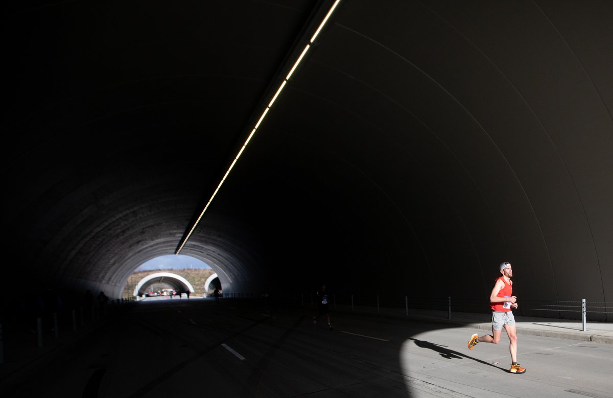CodyJDuty's tweet photo. Congrats to all the runners in the
@ChevronHouston marathon! I love photographing runners in the tunnels. They look like a
@Nike ad! #marathon #houstonmarathon https://t.co/HKP4DqsApS