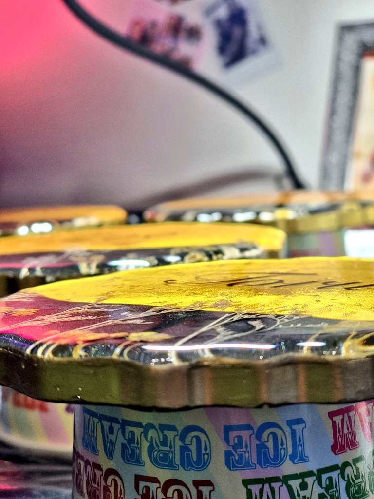 customcraftshit's tweet photo. phewww and this is why sanding and top coats matter ✨️bless✨️ #wip

🧫 #CRAFTSHIT

#resinart #coasters #glassfinish #artistontwitter https://t.co/4D8X2EAmLR