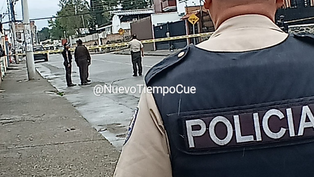 Asuquisupa's tweet photo. #Cuenca | Expertos del  GIR de la @PoliciaEcuador detonaron de manera controlada un objeto que tenía componentes similares al de un artefacto explosivo, que fue colocado en un centro de cuidado infantil, sector del colegio Manuel J. Calle.
#NuevoTiempoCuenca https://t.co/O3LbNglNzT