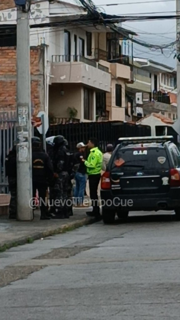 Asuquisupa's tweet photo. #Cuenca | Expertos del  GIR de la @PoliciaEcuador detonaron de manera controlada un objeto que tenía componentes similares al de un artefacto explosivo, que fue colocado en un centro de cuidado infantil, sector del colegio Manuel J. Calle.
#NuevoTiempoCuenca https://t.co/O3LbNglNzT