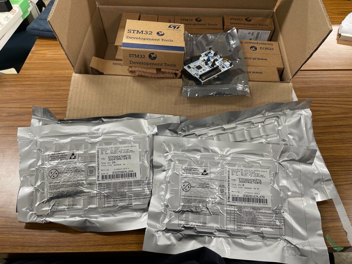 kitrobocon's tweet image. STMicrolectronics(@ST_World) 様のユニバーシティ・プログラムにて今年もSTM32マイコンのご支援をいただきました。
ありがとうございます。
NHK学生ロボコンをはじめとする各大会の機体制御に使用させていただきます!
#ロボコン
#STMicroelectronics