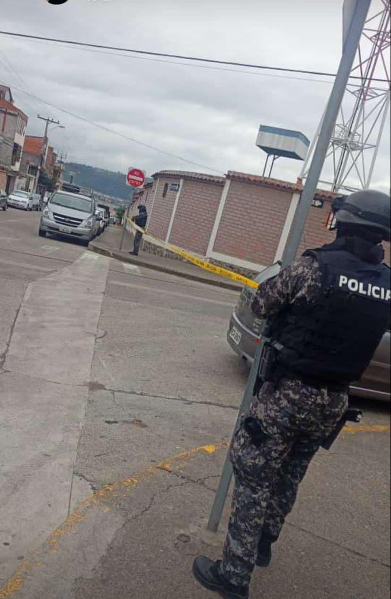 Cuenca| Este momento la Policía realizó  una detonación controlada de un artefacto explosivo que fue dejado en el interior de una guardería ubicada en la parte de atrás del Comando Policial
