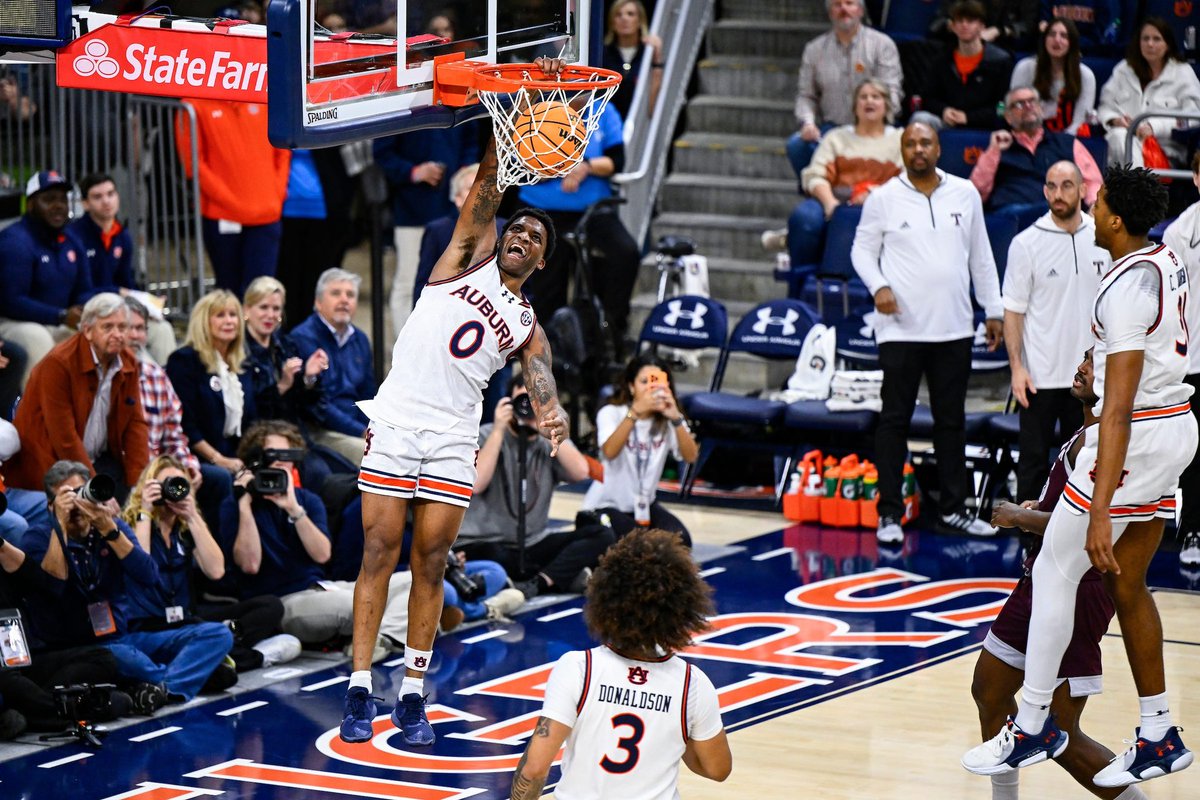 JFergusonAU's tweet photo. Auburn averages 38.1 bench points per game

the Tigers’ all-backup unit ranks in the 99th percentile of all five-man lineups in D-I

the five reserves are a +54 in 34 minutes together during this winning streak

yes, this is the best bench in the country

https://t.co/jHZHTwuu5J https://t.co/7ba2sOcD7Y