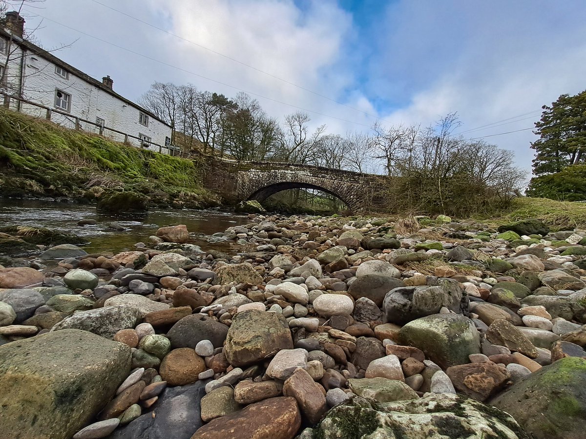 BuckdenHouseOEC's tweet photo. We had a cracking weekend with a group from @bradfordmdc &amp; @HeatherW14SON #breakingthecycle. Team work on adventurous which including #caving, ##gillscrambling, #treeclimbing. #yorkshiredales #buckden https://t.co/DXLMP3sLFc