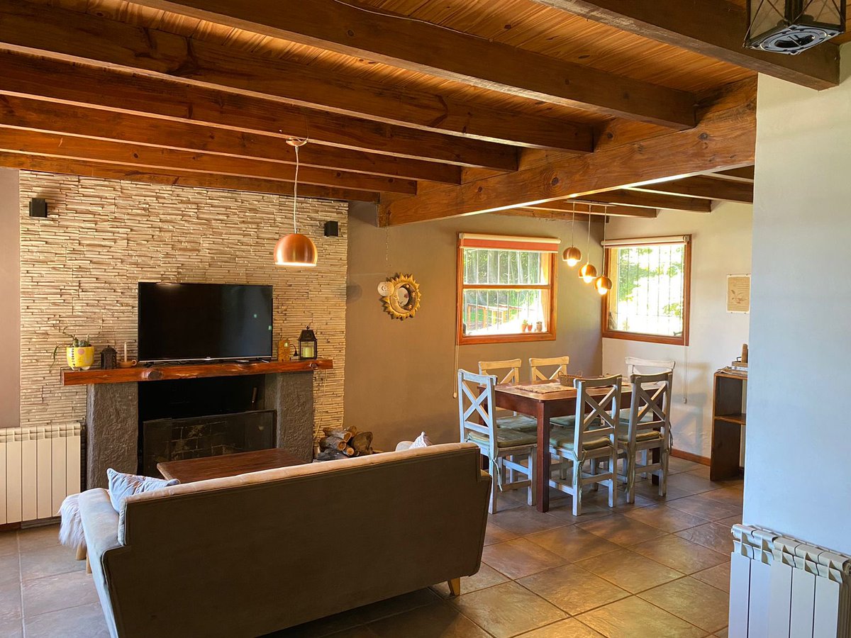 PBA_ARG's tweet photo. Hermosa casa para estadías semanales en #BRC 2024. No pierdas la oportunidad única de estar frente al lago #NahuelHuapi. 

Deja en los comentarios que te parece la vista. 

Ig: @pba_arg https://t.co/h13uQyQ6vN