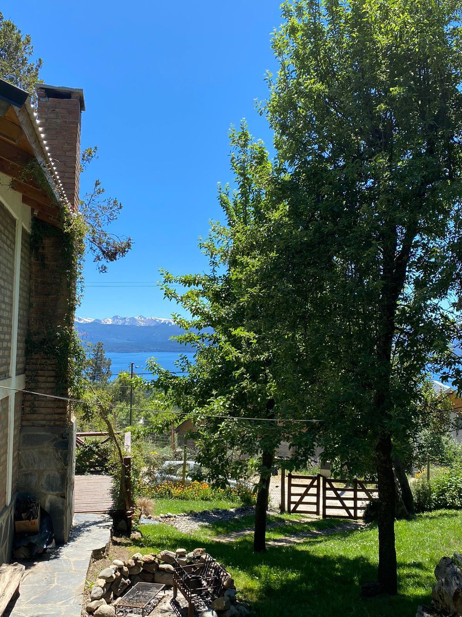 PBA_ARG's tweet photo. Hermosa casa para estadías semanales en #BRC 2024. No pierdas la oportunidad única de estar frente al lago #NahuelHuapi. 

Deja en los comentarios que te parece la vista. 

Ig: @pba_arg https://t.co/h13uQyQ6vN