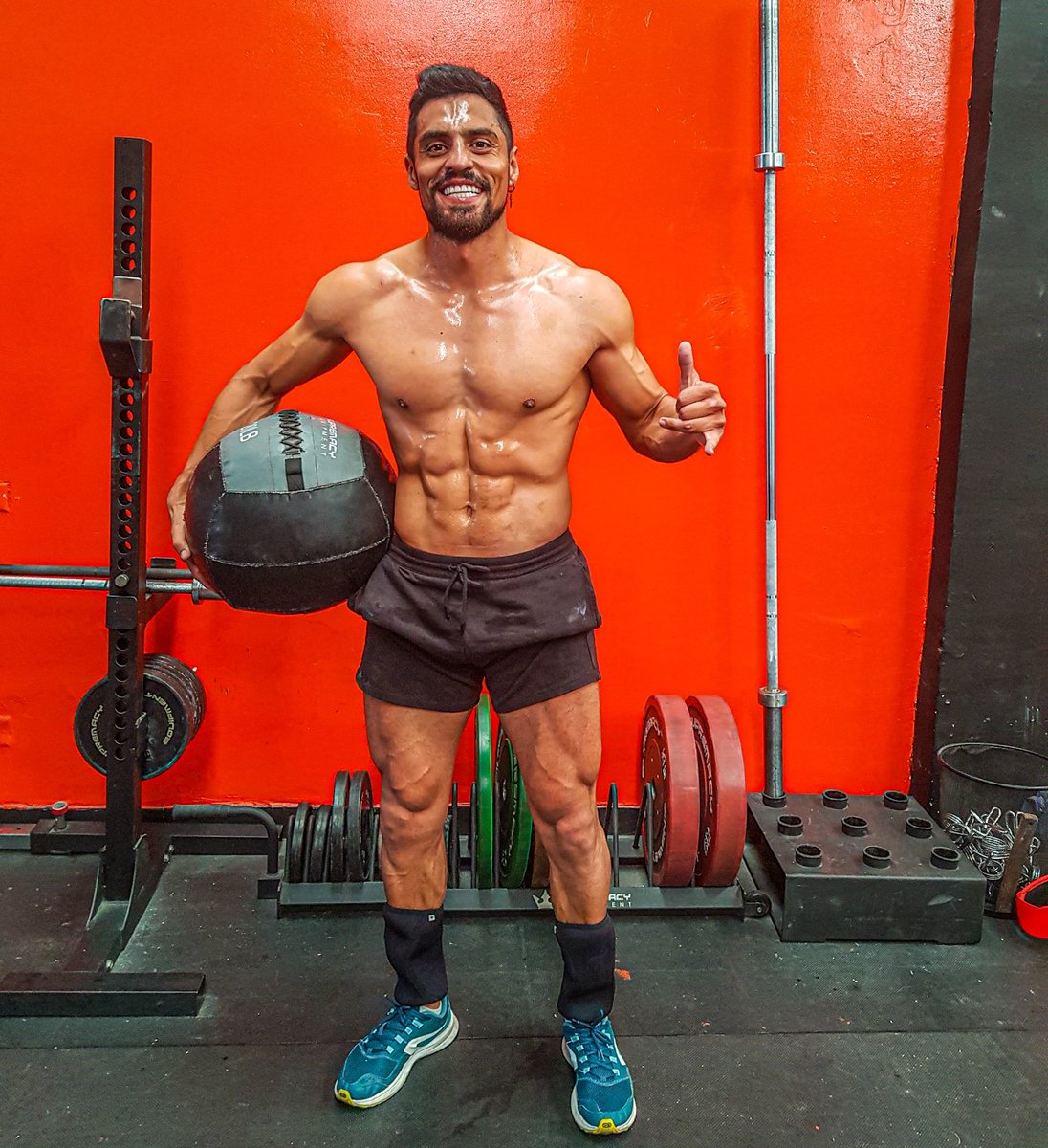 TATAN_FIT's tweet photo. Entrenar es mucho más que hacer ejercicio.
Entrenar es crecimiento personal.
Entrenar es salud mental y física.
Entrenar es Disciplina.
Entrenar es terapia.
Entrenar es transformación.
Entrenar es responsabilidad.
Entrenar es confianza.
Entrenar es fuerza.
Entrenar es paz. https://t.co/TXSfr8q9c8