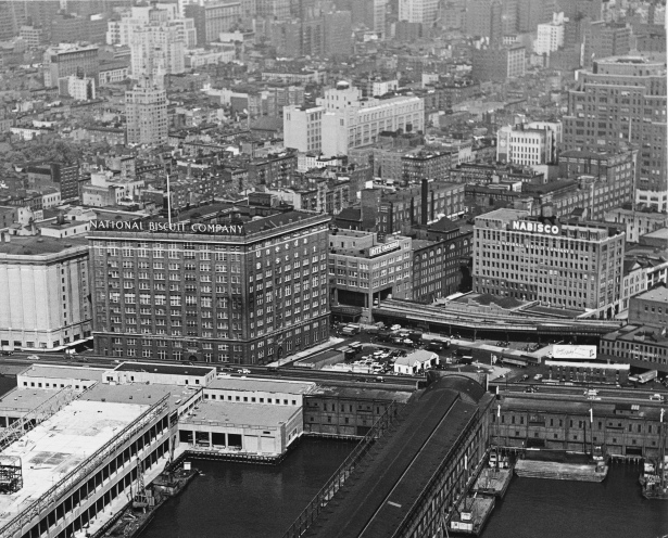 The National Biscuit Company, Nabisco, now Chelsea Market & the High Line. Climactic scene of New York Minute takes place there in 1977. New York Minute amzn.to/3saytxs #NewYorkTimes #Manhattan #newYork #kindleunlimited #nyc #newyorktough #NewYorkCity