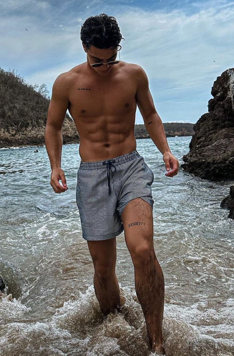 hotboygalaxy's tweet photo. Pack filtrado del influencer Nico Vives 🥵 https://t.co/FrTj0o1jGC